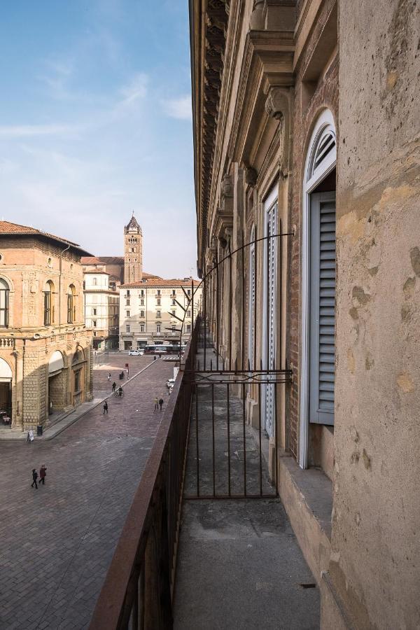 Urbanicooh Asinelli - Balcony On Piazza Maggiore Bologna Exterior photo