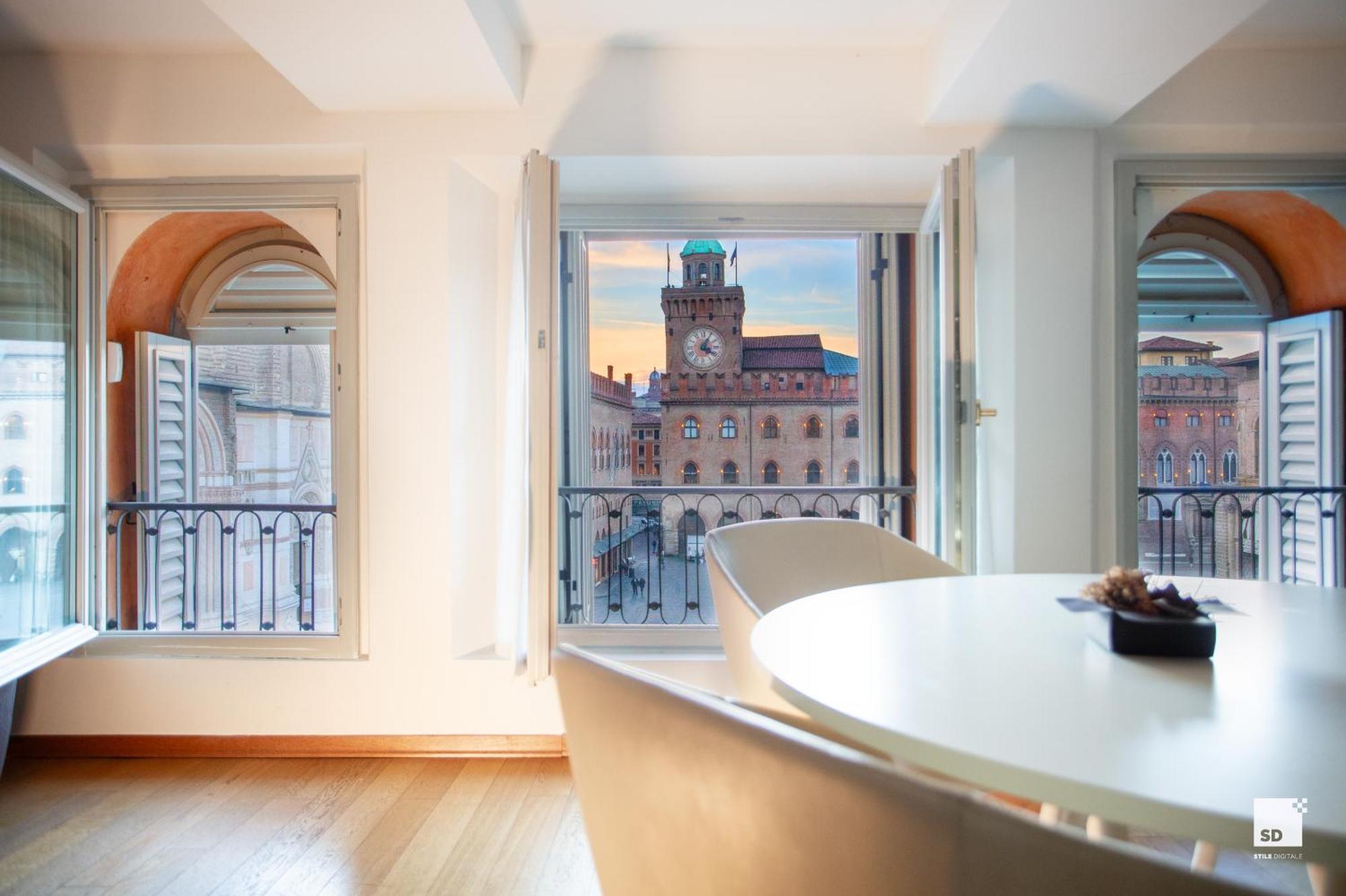 Urbanicooh Asinelli - Balcony On Piazza Maggiore Bologna Exterior photo